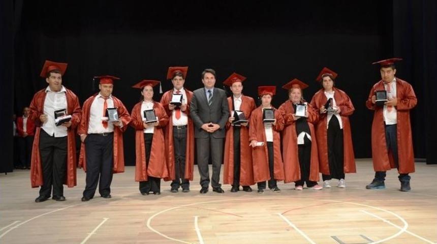 Engelli &Ouml;ğrencilerin Mezuniyet Heyecanı