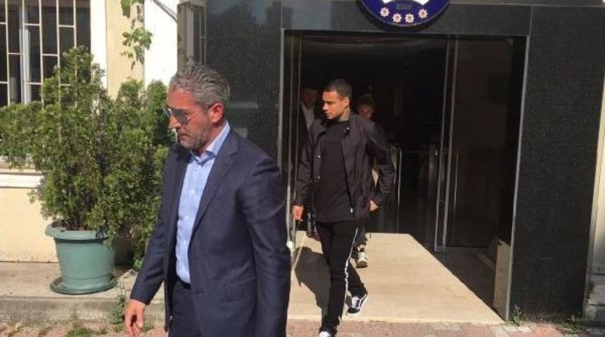 Fenerbah&ccedil;eli Futbolcudan 'dolandırıldım' Başvurusu