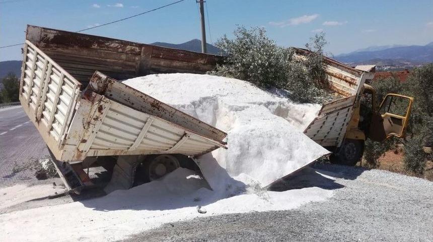 Milas&rsquo;ta Maden Y&uuml;kl&uuml; Kamyon Kaza Yaptı; 1 Yaralı