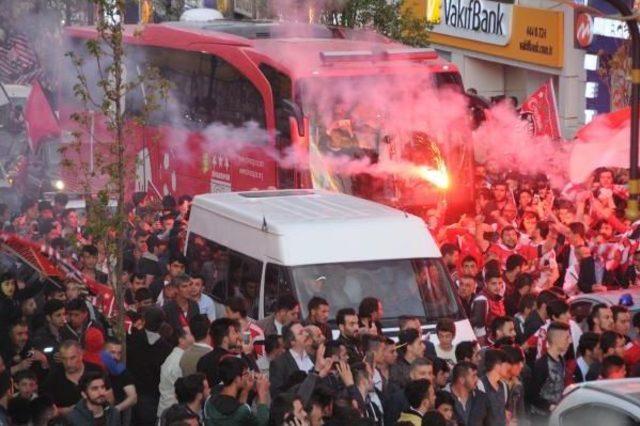 Sivasspor, Süper Lig'i Kentte Tur Atarak Kutladı