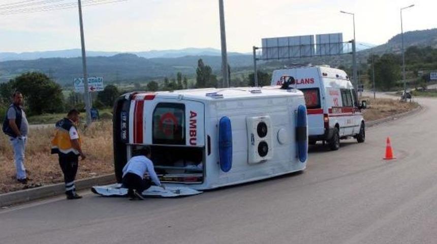 Çanakkale'ye Hasta Nakli Yapan Ambulans Devrildi