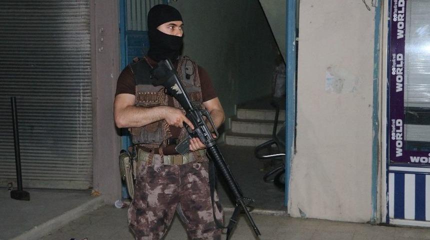 Adana&rsquo;da Husumetli Ailelere Gece Vakti Baskın