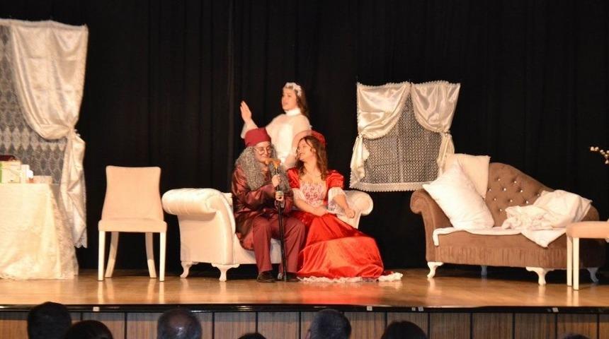 "ay&ccedil;i&ccedil;ekleri A&ccedil;arken Tiyatro G&uuml;nleri" Başladı