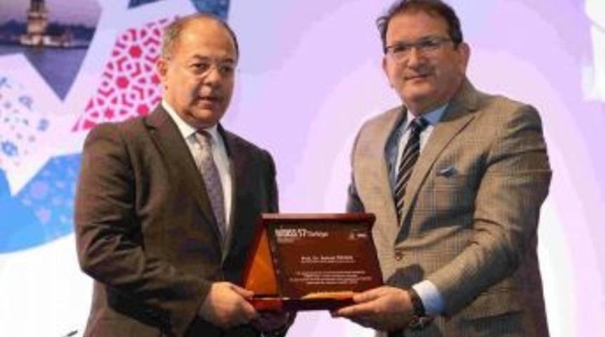 Bakan Akdağ&rsquo;dan İzmir&rsquo;e Birincilik &Ouml;d&uuml;l&uuml;