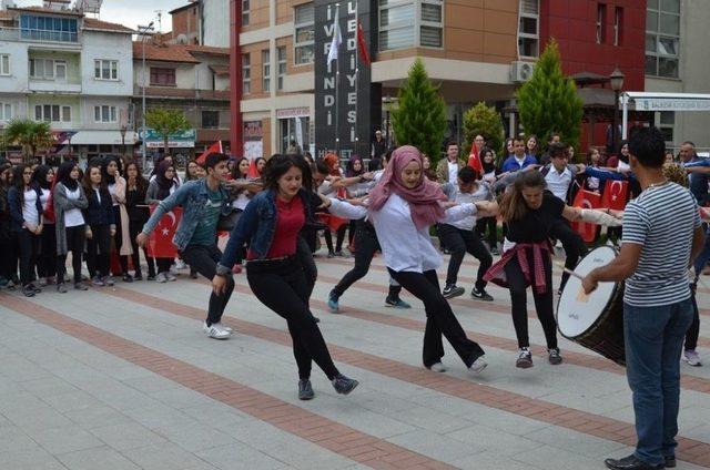 İvrindi’ De Gençlik Yürüyüşü