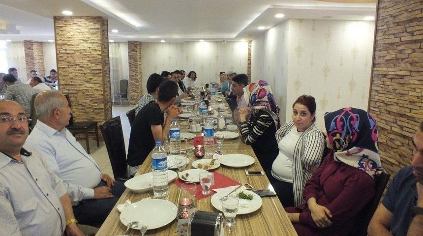 Tayini &Ccedil;ıkan N&uuml;fus M&uuml;d&uuml;r&uuml; İ&ccedil;in Veda Yemeği D&uuml;zenlendi