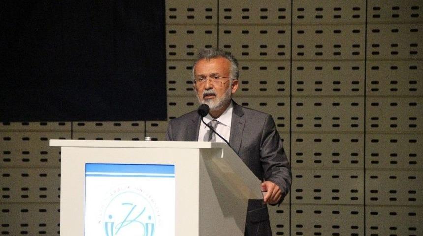 &Uuml;niversite De &ldquo;dinsel Şiddet Ve İslamofobi&rdquo; Konulu Konferans D&uuml;zenlendi