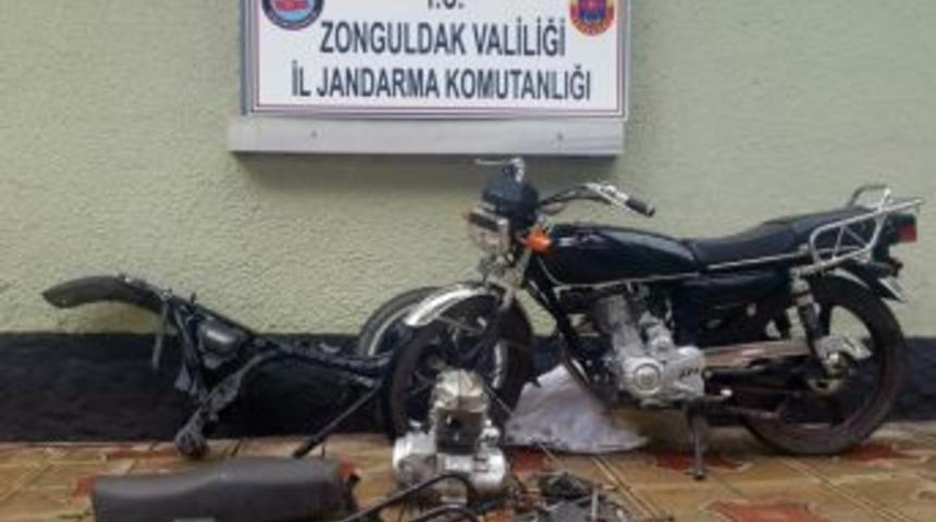 Motosiklet Hırsızları Jandarmaya Yakalandı