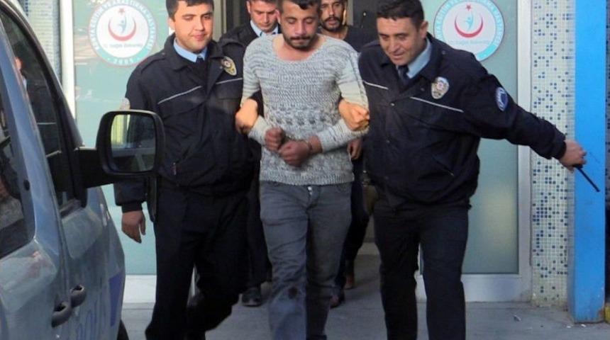 Bı&ccedil;aklama Olayına Karışan Ş&uuml;pheli Kuzenler Uyurken Yakalandı