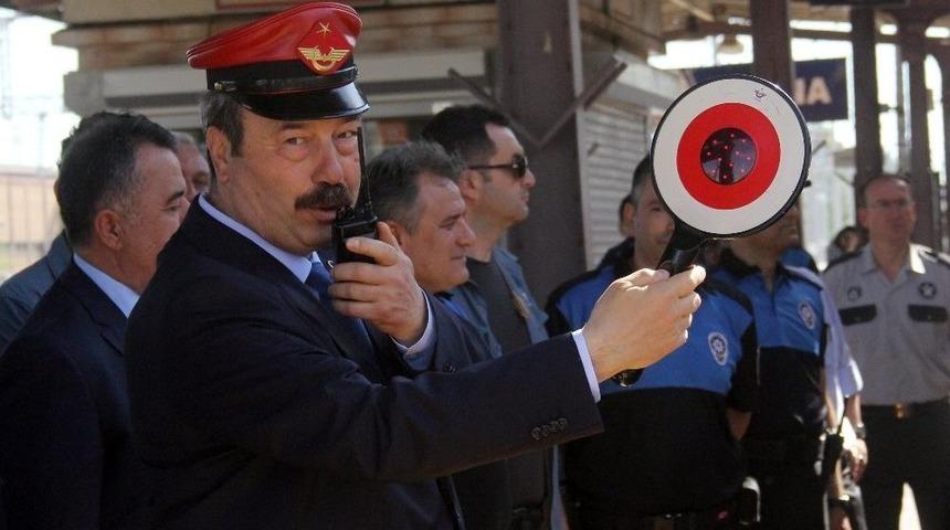 Emniyet M&uuml;d&uuml;r&uuml; Ak, &Ccedil;ocuklar İ&ccedil;in Hareket Memuru Oldu