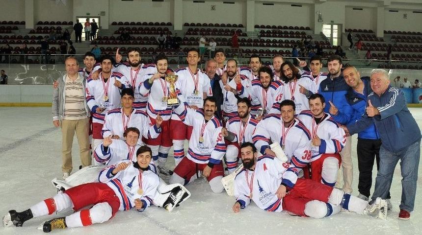 Buzda Şampiyon İzmir B&uuml;y&uuml;kşehir