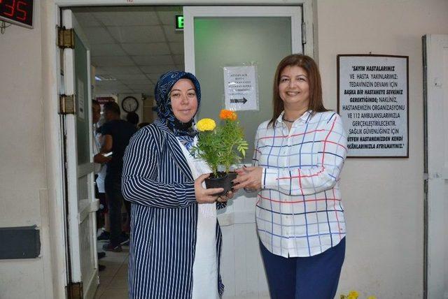 Yunusemre Belediyesi Hemşireleri Unutmadı 2