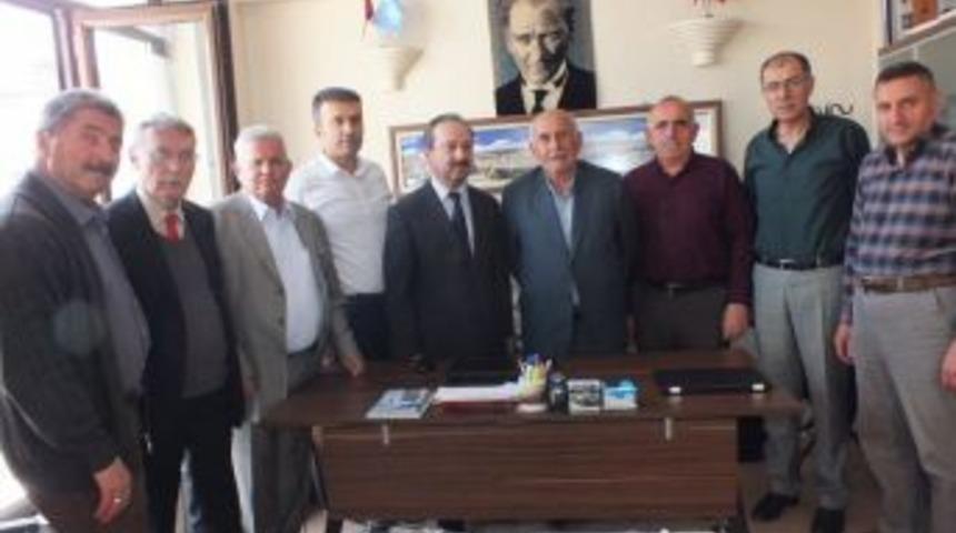 Develiler Derneğinde Dr. Ahmet &Ouml;zyal&ccedil;ın Yeniden Başkan