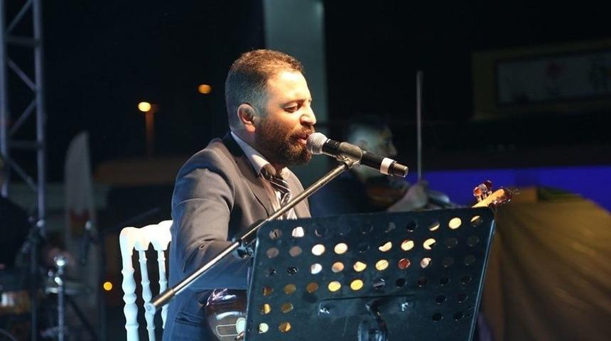 Bozlağın G&uuml;&ccedil;l&uuml; Sesi İsmail Altunsaray Dinleyenleri Mest Etti