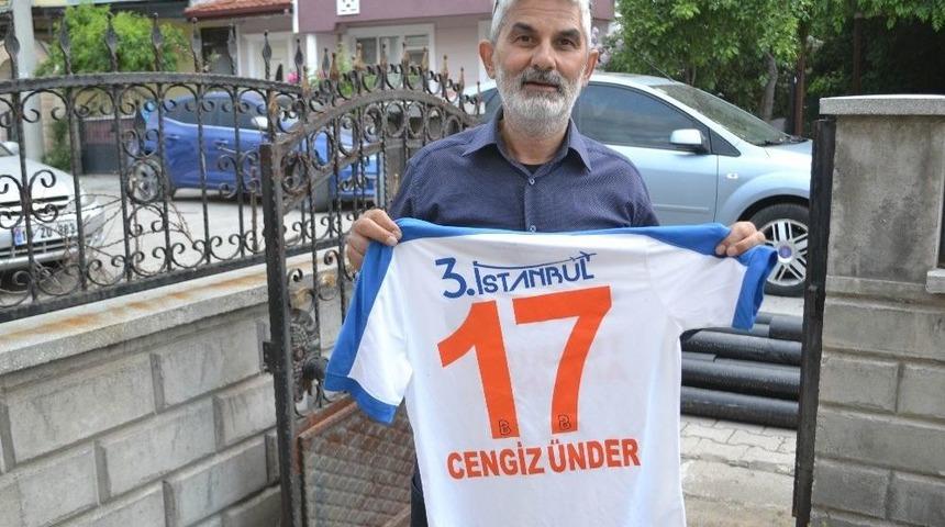 (&ouml;zel Haber) D&uuml;nya Onu İzliyor, Onun Kalbi Cimbom İ&ccedil;in &Ccedil;arpıyor