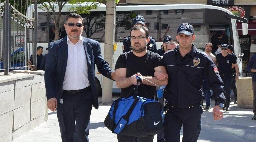 Fet&ouml;/pdy Soruşturması Kapsamında 18 &Uuml;niversite &Ccedil;alışanı Adliyede