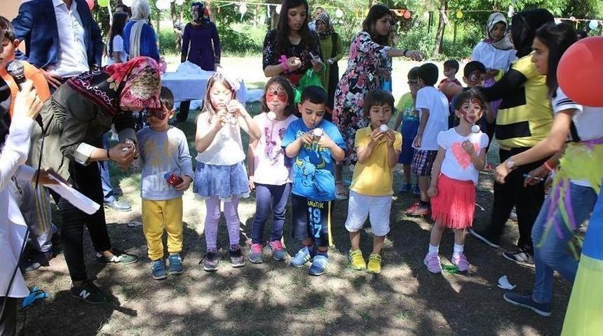 Harran &Uuml;niversitesinde Geleneksel &Ccedil;ocuk Şenliği