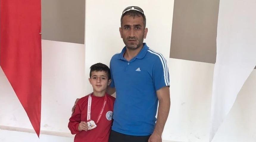 Hakkarili Minik G&uuml;reş&ccedil;i T&uuml;rkiye İkincisi Oldu