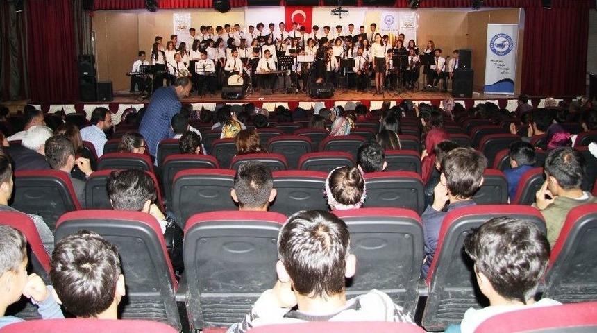 İpekyolu Belediyesinden M&uuml;zik Dinletisi