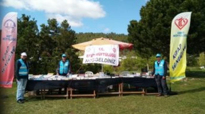 Emet M&uuml;ft&uuml;l&uuml;ğ&uuml;nden Kitap Şenliği