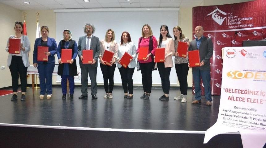 Asp&rsquo;de &ldquo;geleceğimiz İ&ccedil;in Ailece El Ele Projesi&rdquo; Plaket T&ouml;reni D&uuml;zenlendi