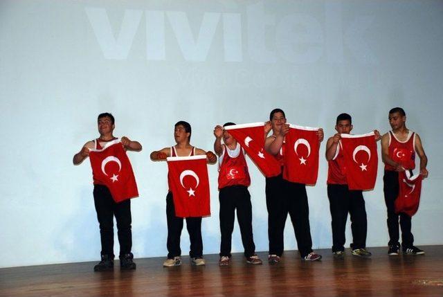 Engelli &Ccedil;ocuklar Aileleriyle Birlikte Doyasıya Eğlendi 1