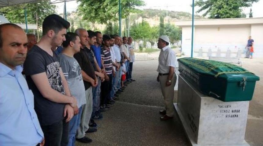 Bakım Maaşı Almak I&ccedil;in M&uuml;cadele Ettiği Engelli Oğlu Kazada &Ouml;ld&uuml;