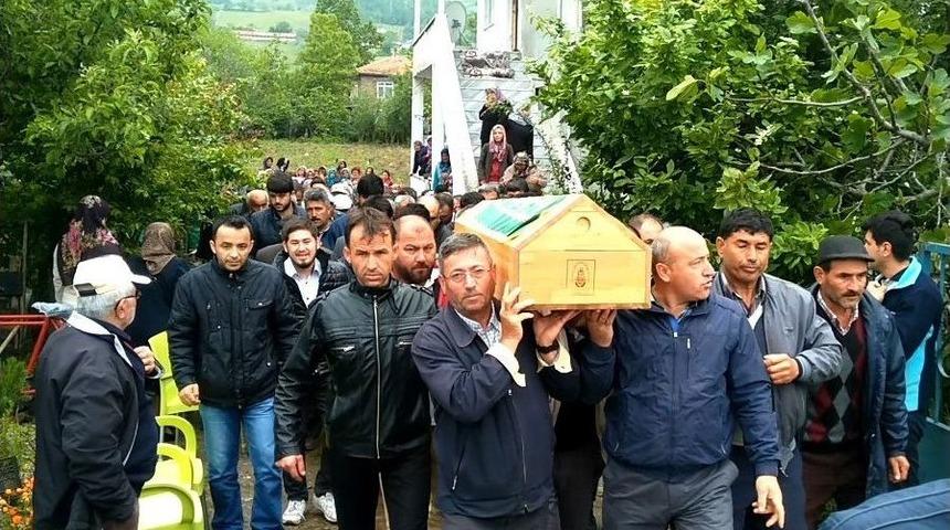 Havuzda Boğulan 3 Yaşındaki Emre Samsun&rsquo;da Toprağa Verildi