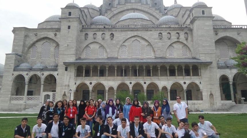 41 Gen&ccedil; İstanbul Tarih Turunda