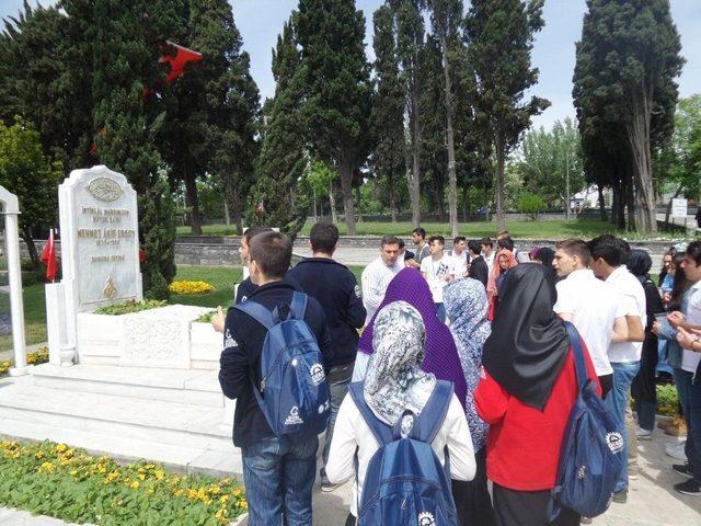 41 Gen&ccedil; İstanbul Tarih Turunda 1