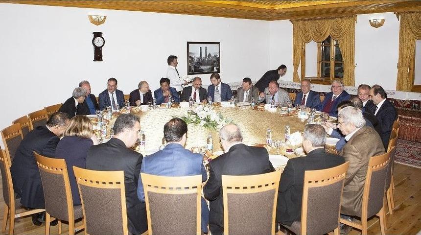 Rekt&ouml;r &Ccedil;omaklı, Oda Başkanlarını Ve Birlik Y&ouml;neticilerini Ağırladı