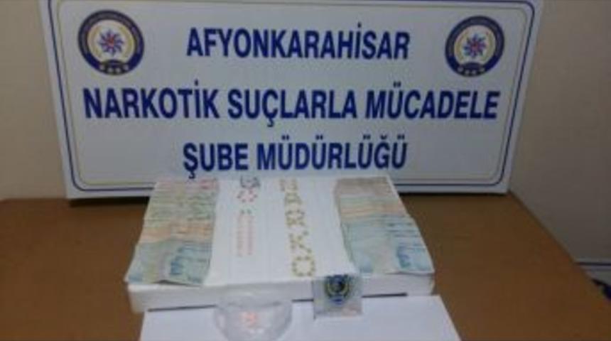 Polis Zehir Tacirlerini Uyuşturucu Parası İle Yakaladı