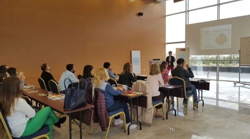 Kadın Danışma Merkezi İşbirliği İle &ldquo;toplumsal Cinsiyet Eşitliği Ve Şiddet&rdquo; Konulu Seminer D&uuml;zenlendi