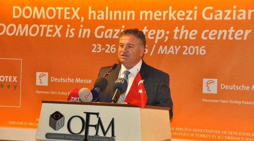 Halılar, G&ouml;r&uuml;c&uuml;ye &Ccedil;ıkıyor