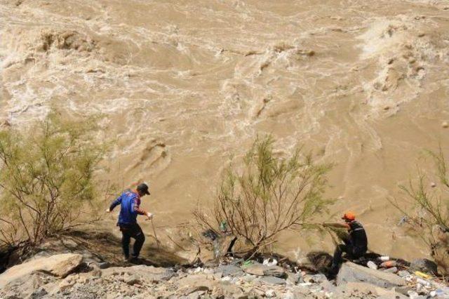 Zap ta Kaybolan Kadını Arama &Ccedil;alışmaları S&uuml;r&uuml;yor 3