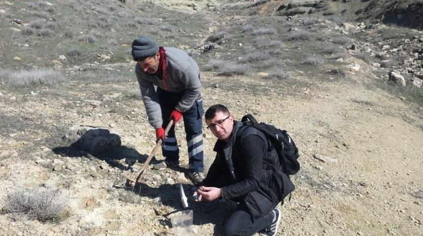 Gerc&uuml;ş&rsquo;te Tarlada Bulunan Metallerin Sırrı &Ccedil;&ouml;z&uuml;ld&uuml;