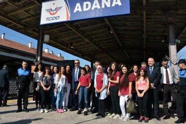 Emniyet Müdürü, Öğrencileri Geziye Tren Hareket Memuru Olarak Uğurladı