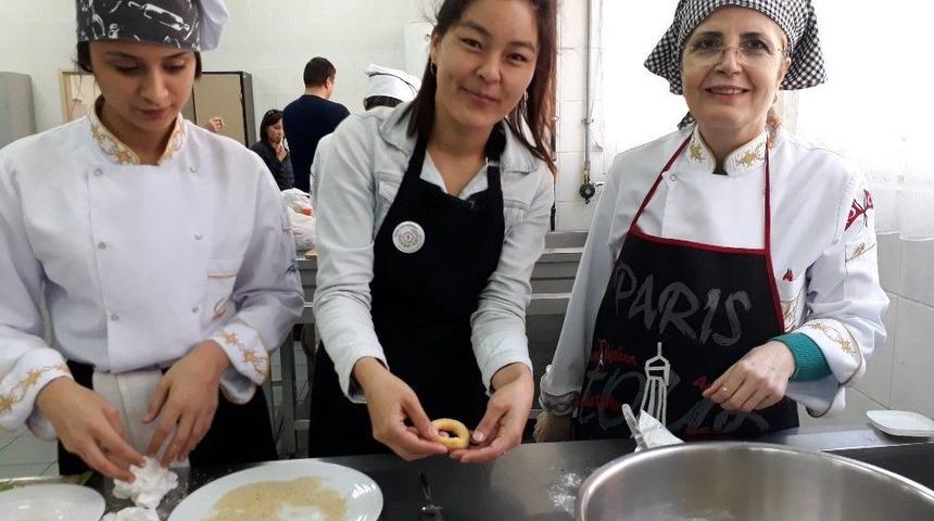 Tika&rsquo;dan Kazakistanlı Eğitimcilere Destek