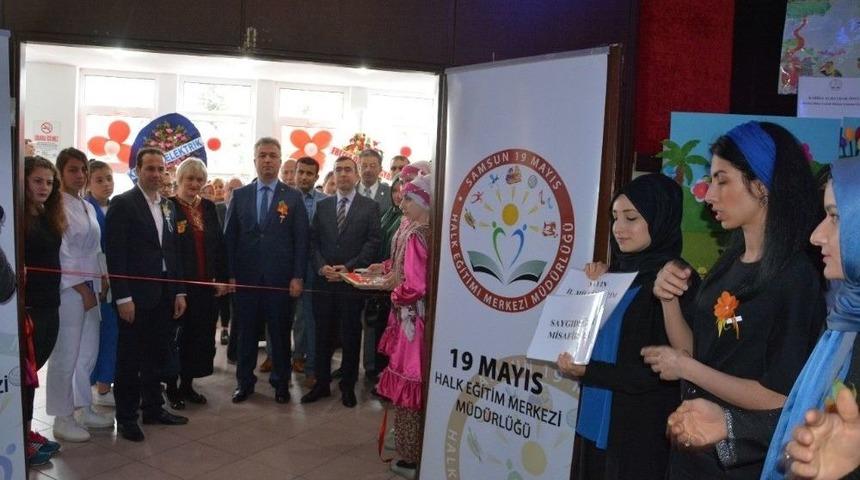 Yılsonu Sergisi İşaret Dili İle Açıldı