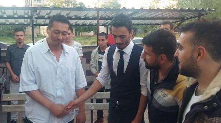 Gazi Yüzbaşı'ya Gençlerden Sevgi Gösterisi