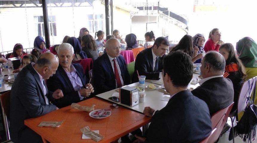 Başkan Yemenici Sevgi Evi &Ccedil;ocuklarıyla Bir Arada