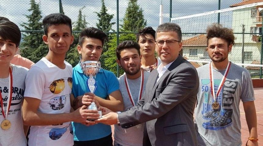 Pazarlar&rsquo;da Voleybol Turnuvasında Şampiyonlar Belli Oldu