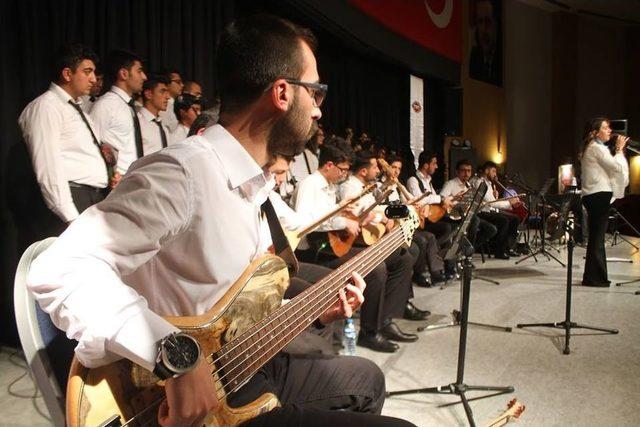 Gen&ccedil;lik Korosu&rsquo;ndan T&uuml;rk&uuml; Gecesi 1