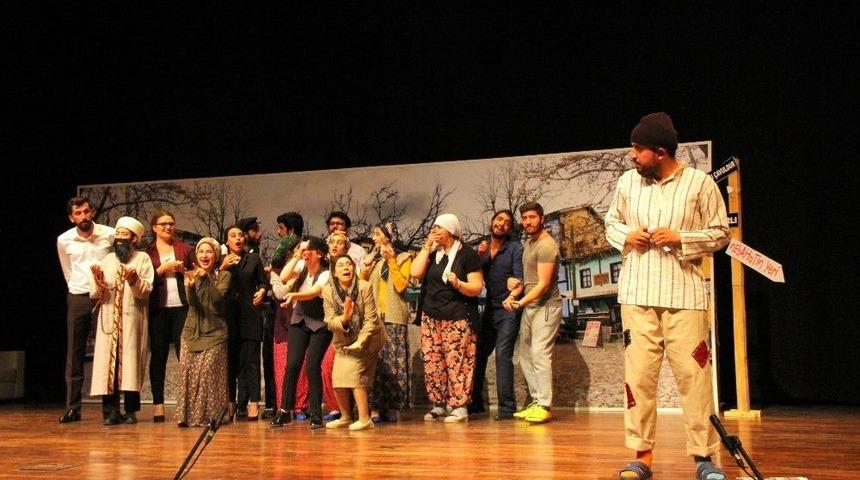 Sanata Ve Sanat&ccedil;ıya Destek Veren &Uuml;niversite