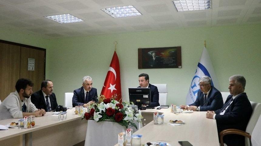 Sgk Sakarya İl M&uuml;d&uuml;r&uuml; Erhan &Ccedil;avuş Basın Mensupları İle Bir Araya Geldi