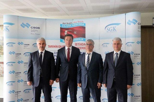 Sgk Sakarya İl Müdürü Erhan Çavuş Basın Mensupları İle Bir Araya Geldi 2