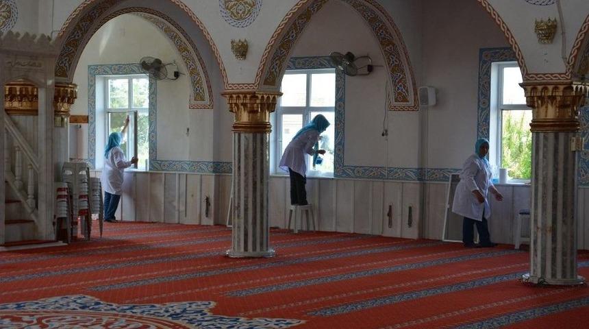 Şehzadeler&rsquo;de Camiler Ramazan&rsquo;a Hazır