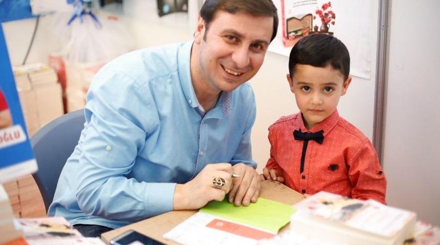 Şehitkamilli Minik Yazar Salman Tapan, İlk Kitabını &Ccedil;ıkardı