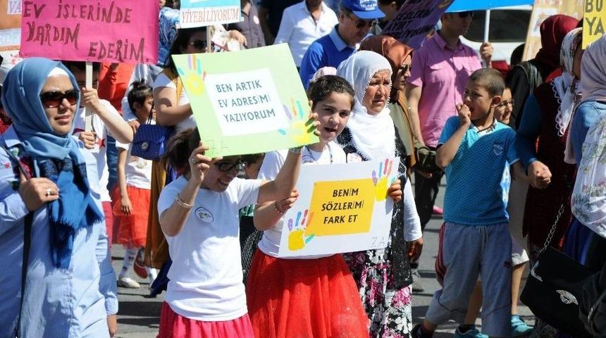 Engelliler Ve Aileleri Farkındalık İ&ccedil;in Y&uuml;r&uuml;d&uuml;