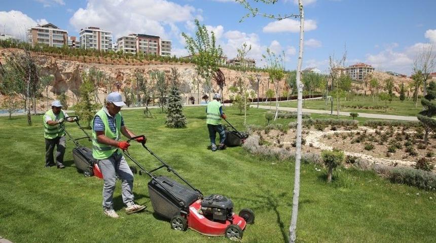 Sel&ccedil;uklu&rsquo;da Yeşil Alanlar Yaza Hazırlanıyor